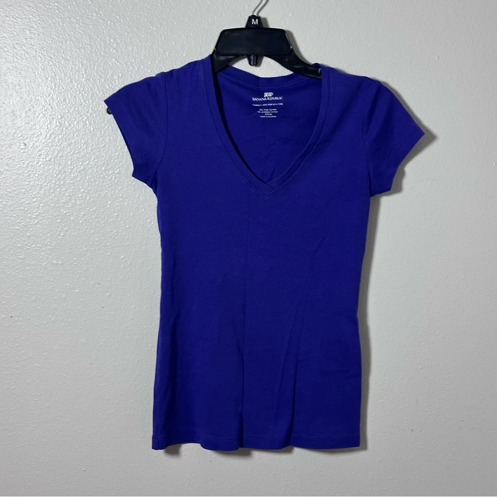 Banana Republic Women's Purple V-Neck Top Minimalist Tee size XS
